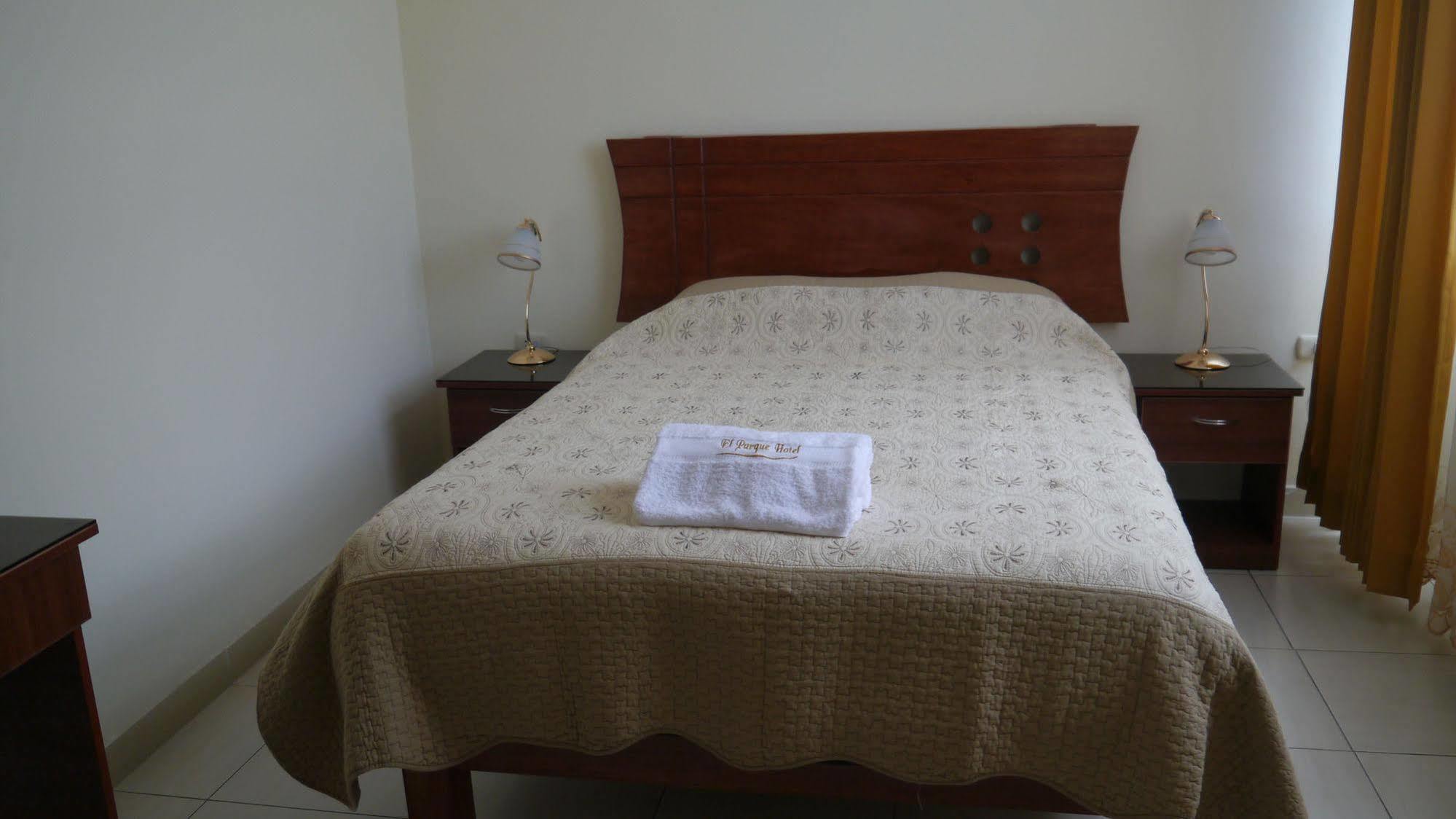 El Parque Hotel อันดาอวยลัส ภายนอก รูปภาพ